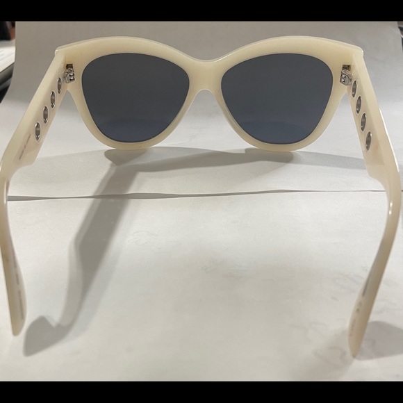 Sunglasses with smoked lens - Picture 4 of 4